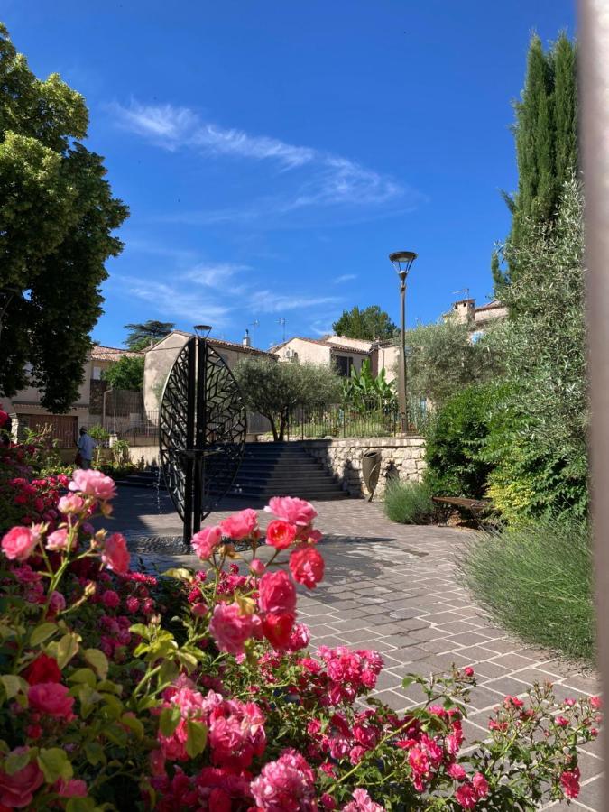 T2 Classe 2* Calme Au Coeur Du Village Provencale Greoux-les-Bains ภายนอก รูปภาพ