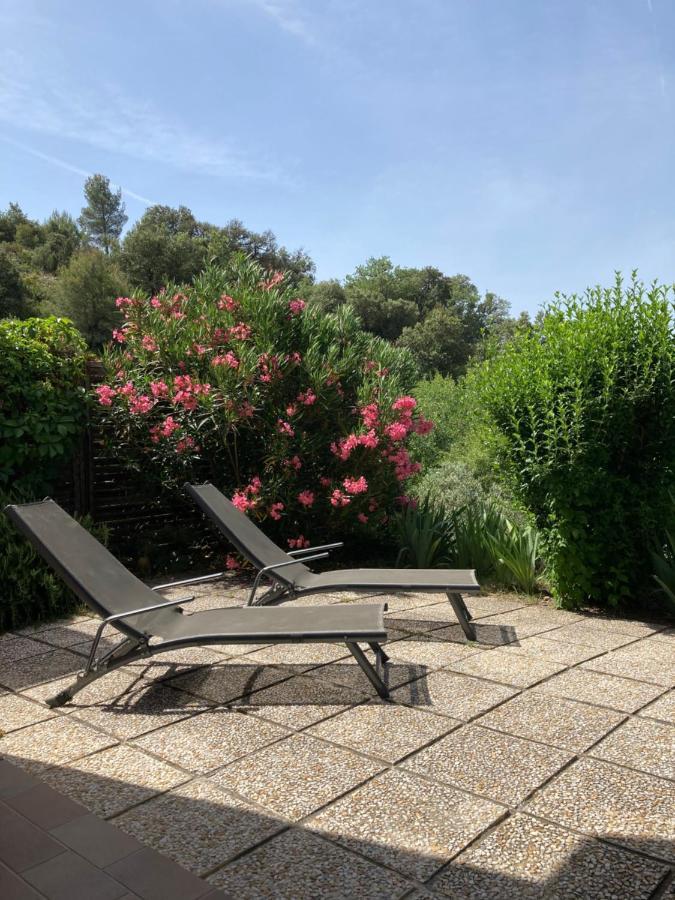 T2 Classe 2* Calme Au Coeur Du Village Provencale Greoux-les-Bains ภายนอก รูปภาพ